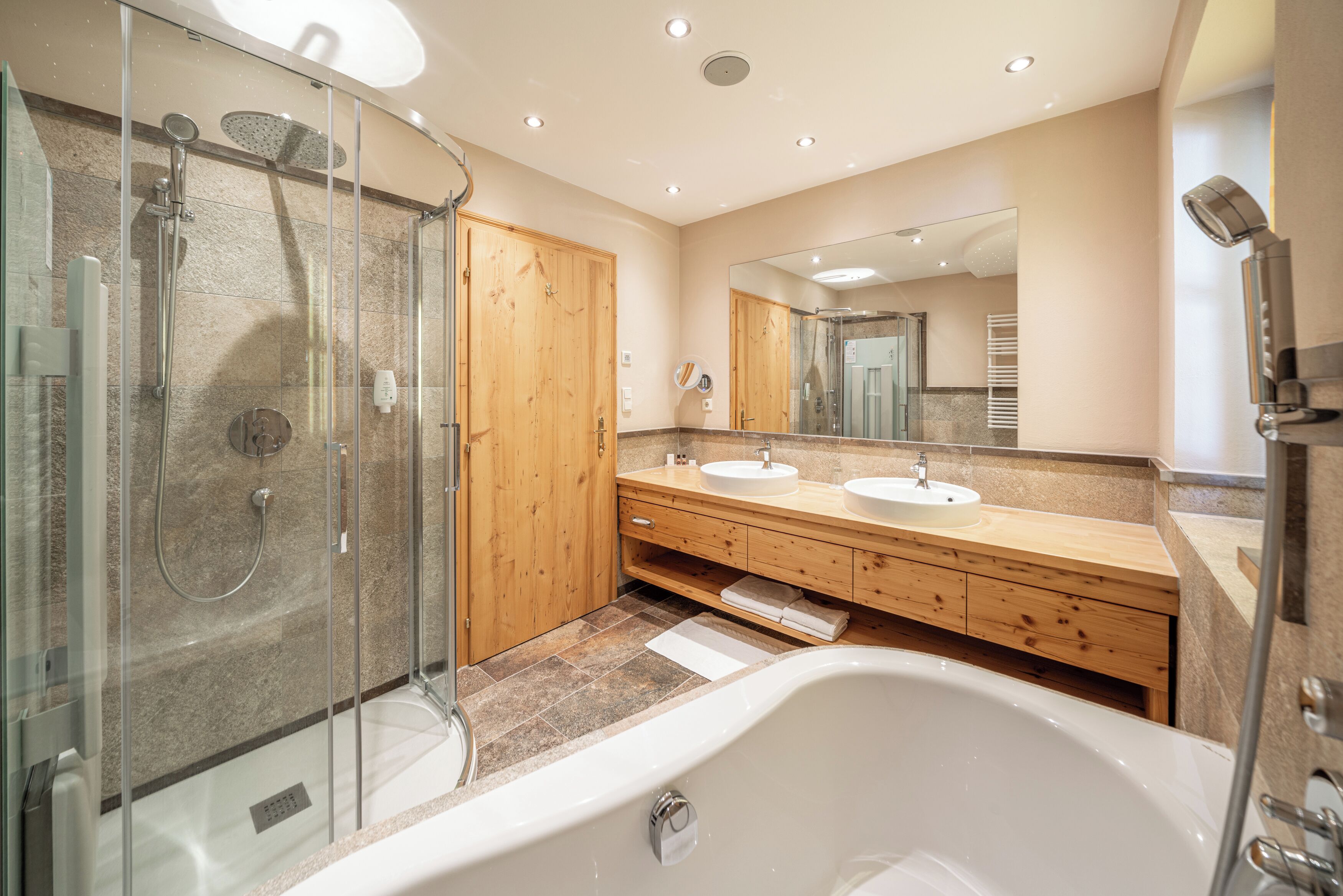 Suite Confort, balcón, vista a la montaña | Baño