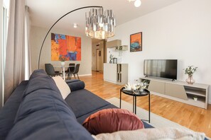 Comfort Apartment, 1 Bedroom, Non Smoking | Ruang tamu | 126 cm sebuah televisyen pintar dengan digital 