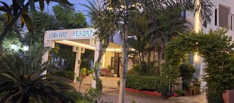 Highway Resort with Swimmingpool & Spa