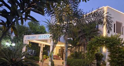 Highway Resort with Swimmingpool & Spa