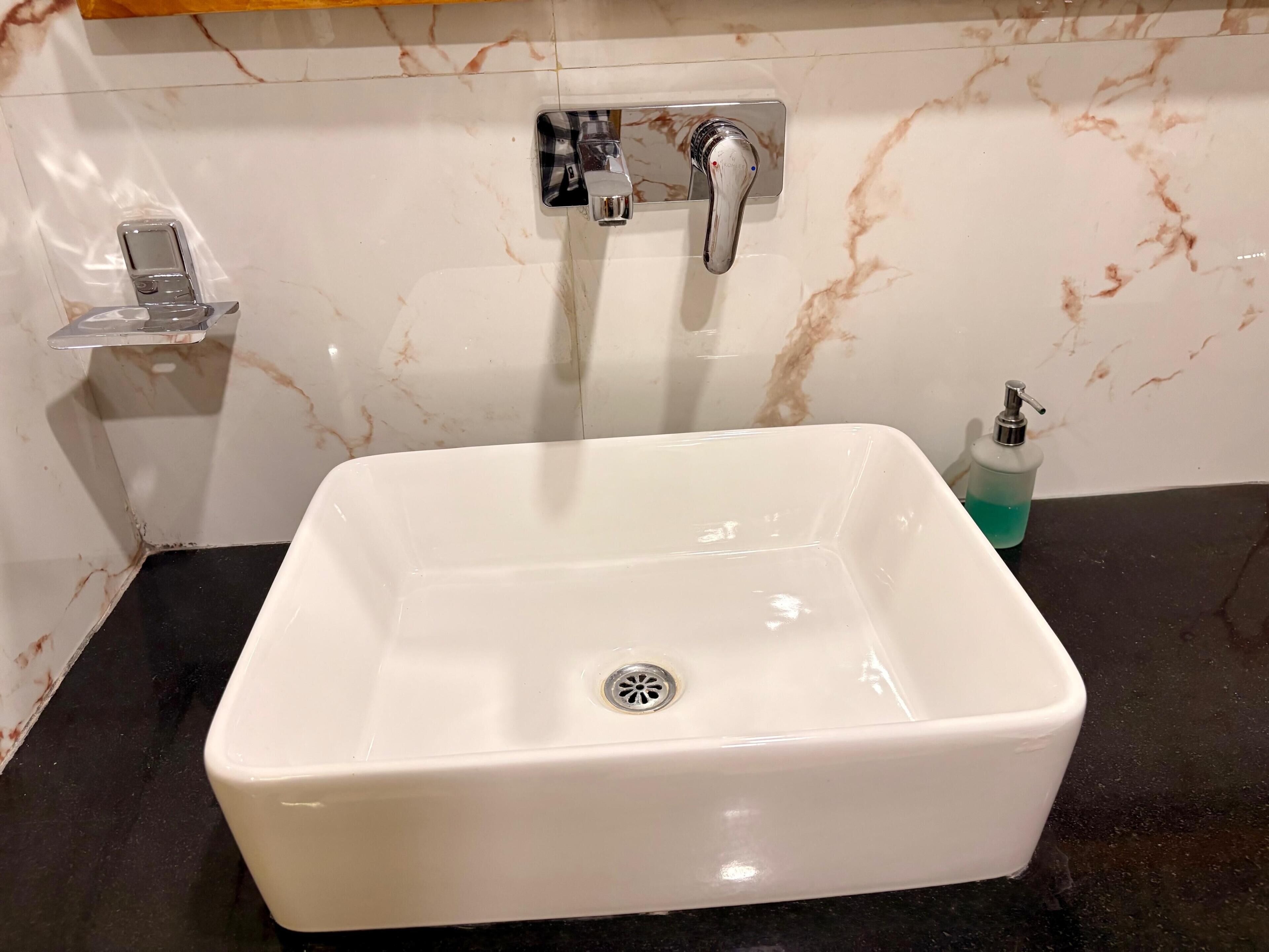 Luxury Double Room, Smoking, Housekeeping | Bathroom