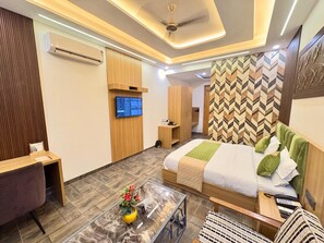 Luxury Double Room, Smoking, Housekeeping | Desk, laptop workspace, iron/ironing board, free WiFi