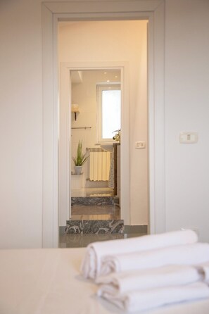 Bügeleisen/Bügelbrett, WLAN, Bettwäsche
