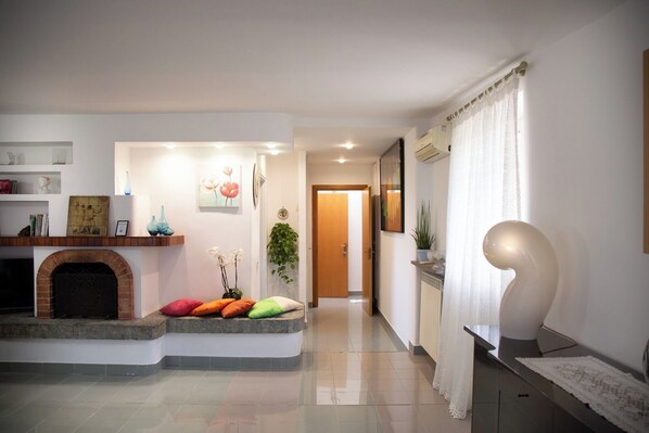 Interior - Petito House - Cozy apartment surrounded by greenery. (Giugliano in Campania)