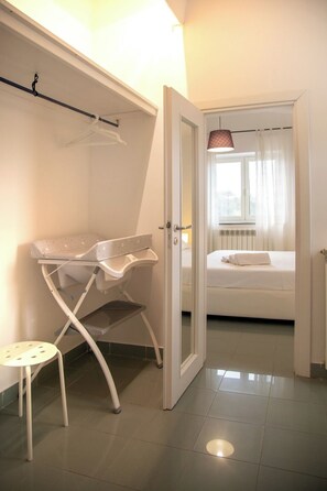 Iron/ironing board, WiFi, bed sheets - Petito House - Cozy apartment surrounded by greenery. (Giugliano in Campania)
