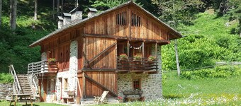 'Camera Castel Pagan' with Mountain View and Garden