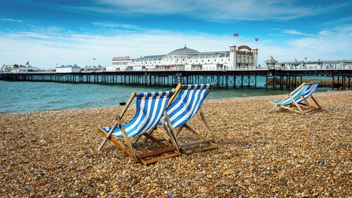 Central Hove Patio Flat | Close to Station/Beach