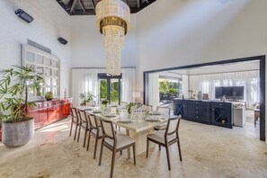 Dining - Villa Serenity Golf Tenerife (Adeje)