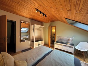 7 bedrooms, in-room safe, iron/ironing board, travel crib - Living in the former vineyard, in the 'Middle Rhine Valley' World Heritage Site (Bacharach)
