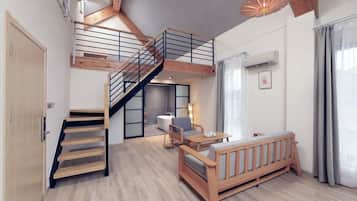 Comfort Suite, Lake View | Down duvets, laptop workspace, blackout curtains, soundproofing