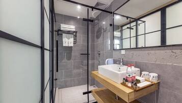 Comfort Double Room, Lake View | Bathroom | Free toiletries, hair dryer, slippers, towels