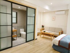 Comfort-Doppelzimmer, Seeblick | Laptopgeeigneter Arbeitsplatz, Verdunkelungsvorhänge
