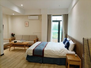 Comfort-Doppelzimmer, Seeblick | Laptopgeeigneter Arbeitsplatz, Verdunkelungsvorhänge