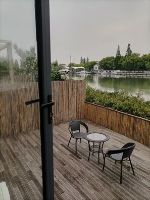 Terrace/patio - Lake Villa Boutique Guesthouse (Shanghai)