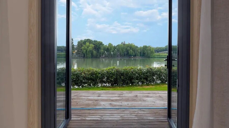 Lake Villa Boutique Guesthouse