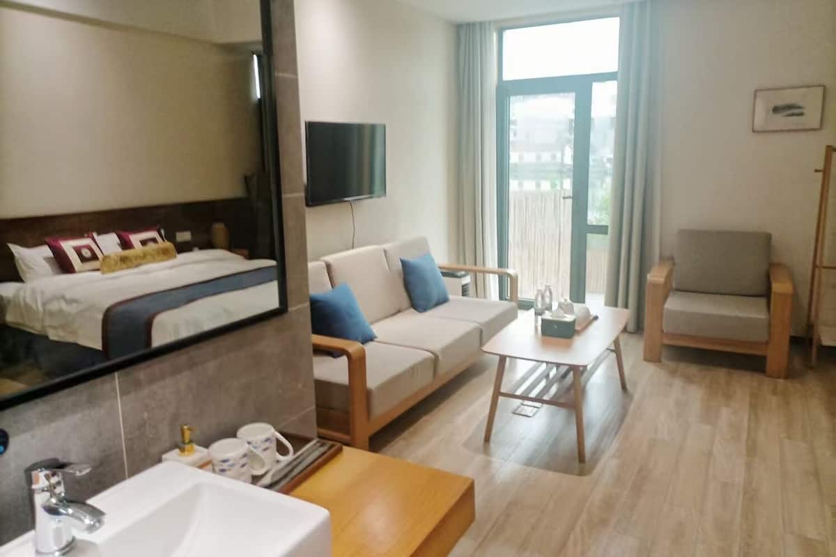Comfort Double Room, Lake View | Laptop workspace, blackout drapes, soundproofing, free WiFi