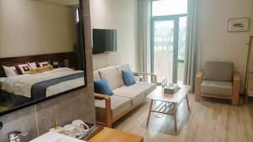 Comfort Double Room, Lake View | Ruang kerja komputer riba, langsir/tirai gelap terus, kalis bunyi