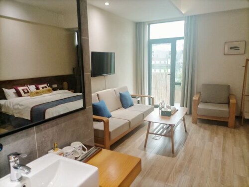 Lake Villa Boutique Guesthouse