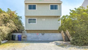 Exterior - Marble Winds with a large, oceanfront sundeck with impressive views and built-in (Surf City)
