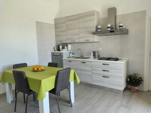 Private kitchen - Vrbo Property (Torre del Greco)