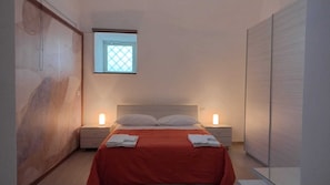 1 bedroom, desk, free WiFi, bed sheets