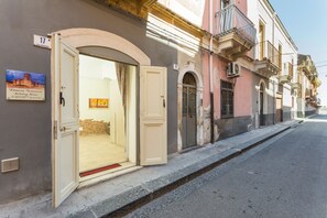 Exterior detail - Apartment 'Dimora Genovesi' in Catania with Terrace, Near Beach and Historic Sites (Catania)
