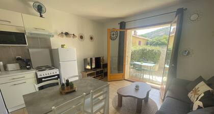 Charming 2-room apartment with small garden and terrace