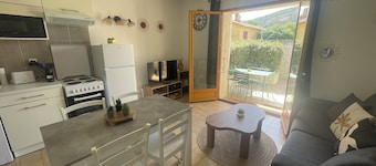 Charming 2-room apartment with small garden and terrace