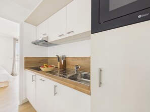 Fridge, microwave, dishwasher, coffee/tea maker - La Vague Dorée - 6 guests - shared pool (Biscarrosse)