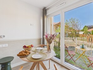 Outdoor dining - Keramas - studio for 3 - shared pool (Biscarrosse)