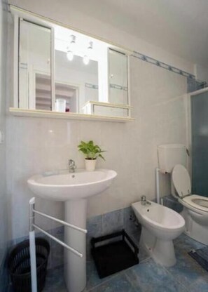Bathroom - Anemone Studios - Double room with extra bed in Salento (Uggiano La Chiesa)