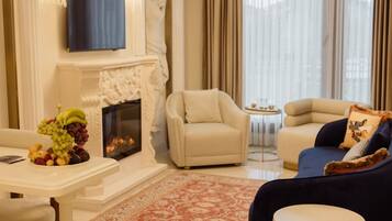 Smart TV, fireplace
