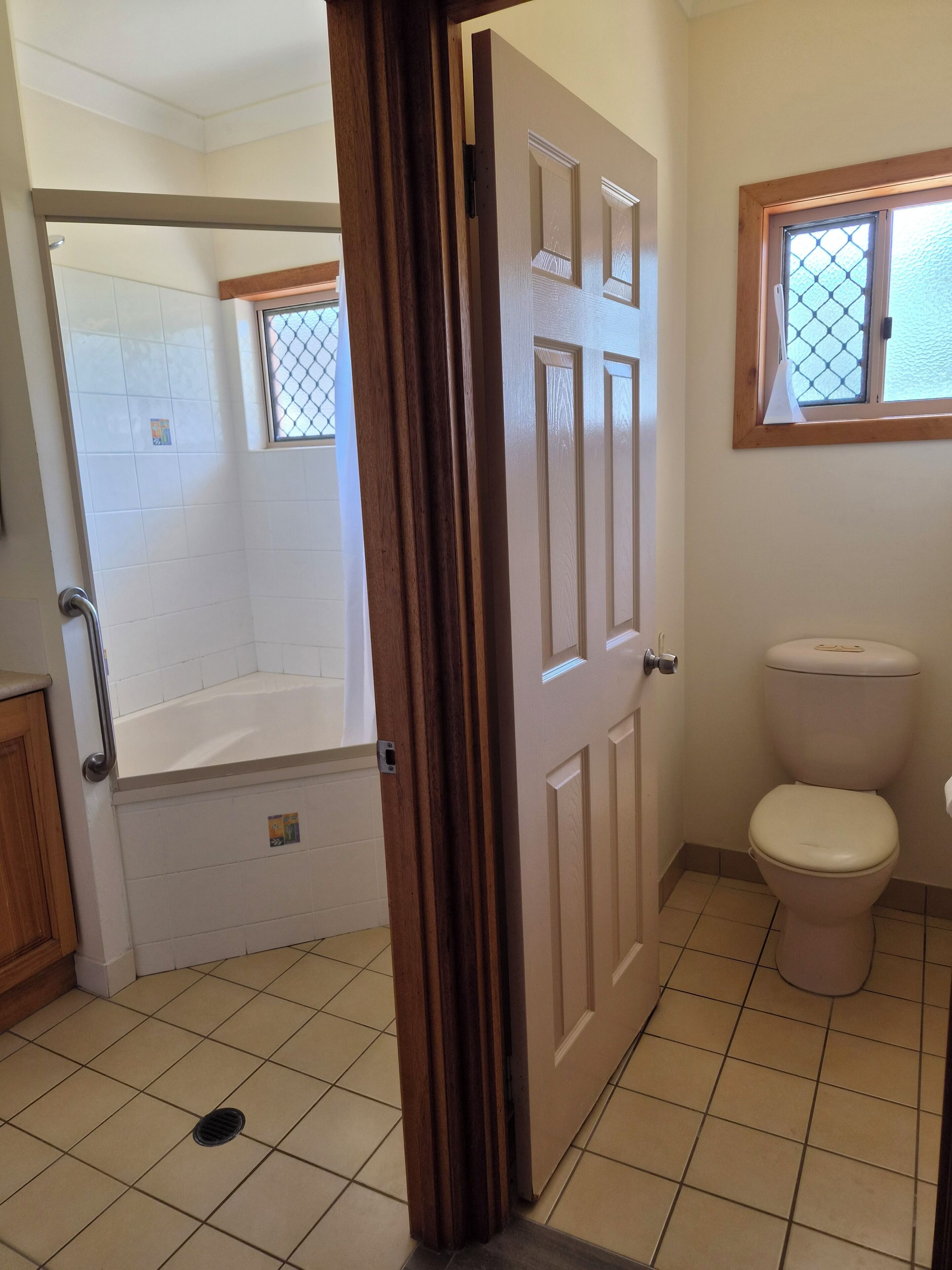 Serviettes fournies, savon, papier toilette