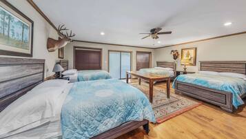 5 bedrooms, free WiFi, bed sheets
