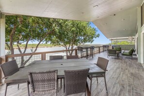 Outdoor dining - Casa Arroyo Sporting Lodge-Upper Level Only (Arroyo City)