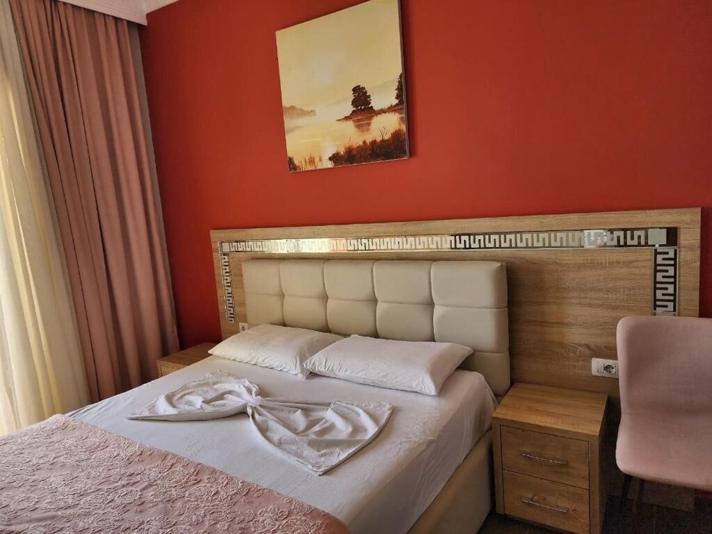 Habitación doble Deluxe, balcón, vista al mar | Escritorio, insonorización, tabla de planchar con plancha y wifi gratis 