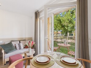 Dining - Waimea - studio for 3 - shared pool (Biscarrosse)