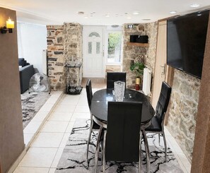 Dining - Giorgos Suite - Jacuzzi Hideaway in Lydia, Kavala (Lidia, Kavala)