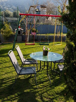 Outdoor dining - Eleni De Lux - Indoor Jacuzzi Residence in Lydia (Lidia, Kavala)