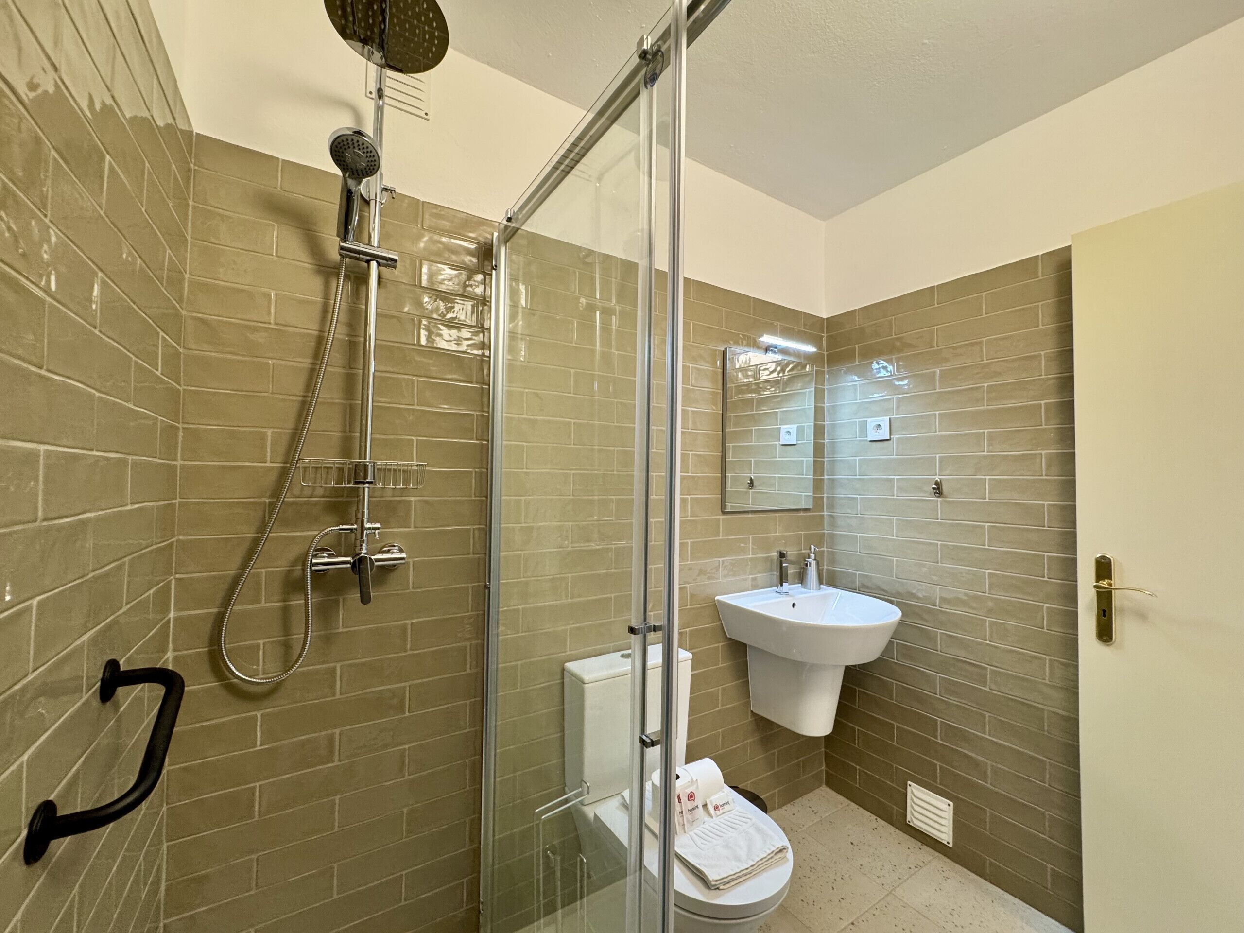 Shower, towels