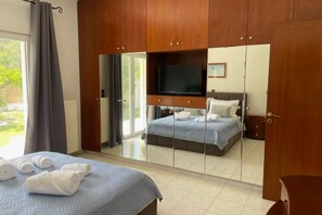 3 bedrooms, in-room safe, iron/ironing board, free WiFi - Cielo Hillside Villa (C545+RR Ialysos, Greece)