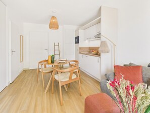 Dining - Le Switch - apartment for 4 people - shared swimming pool (Biscarrosse)