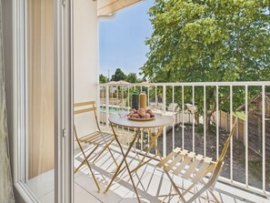 Outdoor dining - Le Switch - apartment for 4 people - shared swimming pool (Biscarrosse)