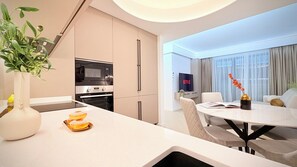 Full-sized fridge, microwave, oven, stovetop - Stylish Apartments in North Bucharest (Voluntari)