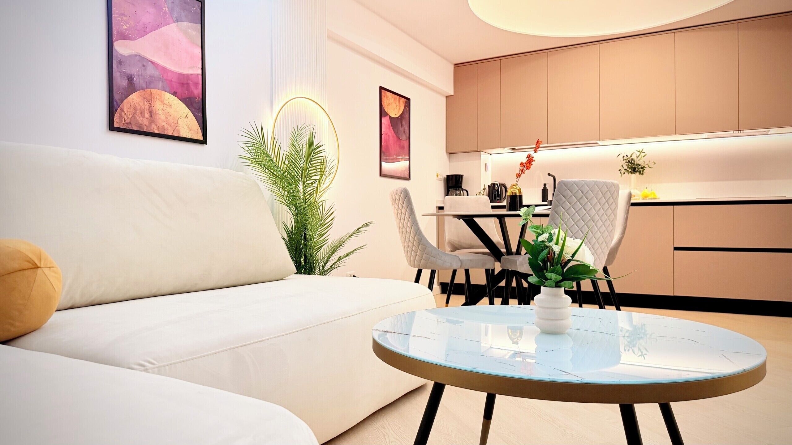 Cortinas blackout, tabla de planchar con plancha y wifi gratis 