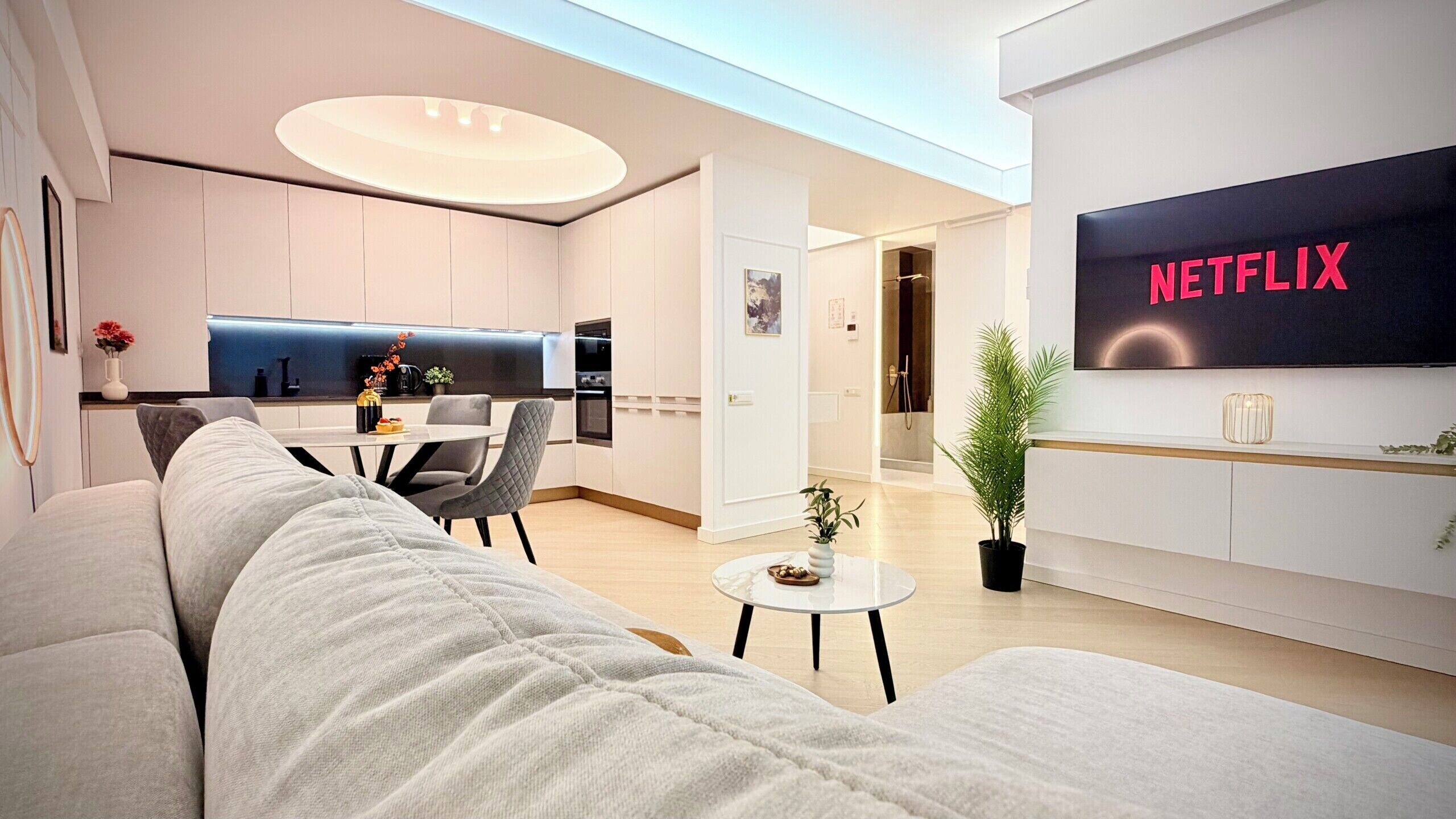 Apartamento superluxo, 2 quartos, para não fumantes, vista para a cidade | Cortinas blackout, ferros/tábuas de passar roupa, Wi-Fi de cortesia