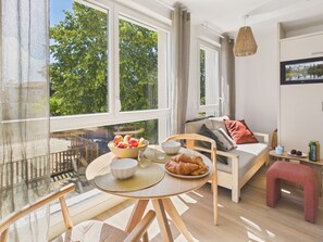 Dining - Le Barrel - studio for 3 - shared swimming pool (Biscarrosse)