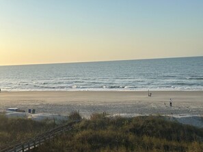 On the beach - Pet friendly 3 bedroom 3 bath OF condo. Windy Hill. Outdoor pool. Sleeps 8 (North Myrtle Beach)