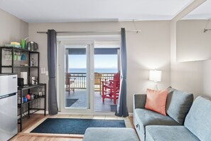 Smart TV - Pet friendly 3 bedroom 3 bath OF condo. Windy Hill. Outdoor pool. Sleeps 8 (North Myrtle Beach)