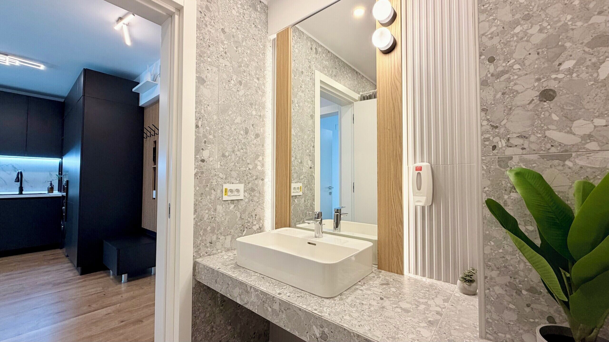 Comfort Apartment, 1 Bedroom, Non Smoking | Bathroom | Free toiletries, hair dryer, towels, soap